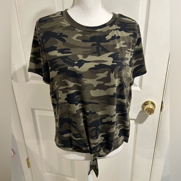 {SHEIN} Camo Print Short-Sleeve Self Tie T-Shirt - Picture 1 of 3